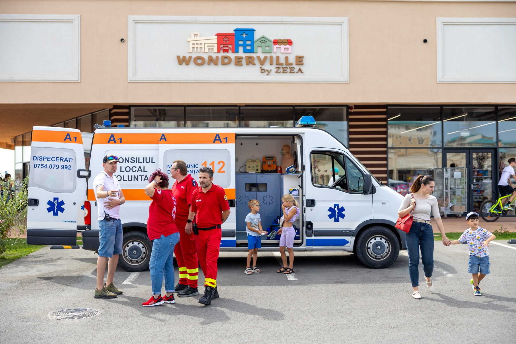 Echipaj de ambulanță și activități pentru copii